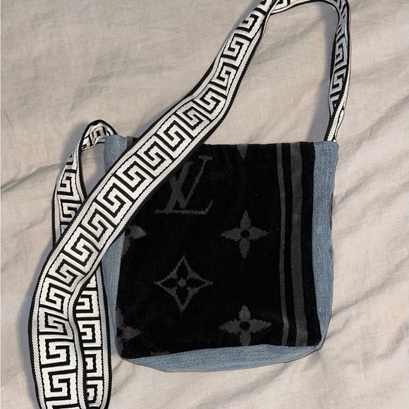 Salvage Sacs Greek Key crossbody (new) - Picture 2 of 5